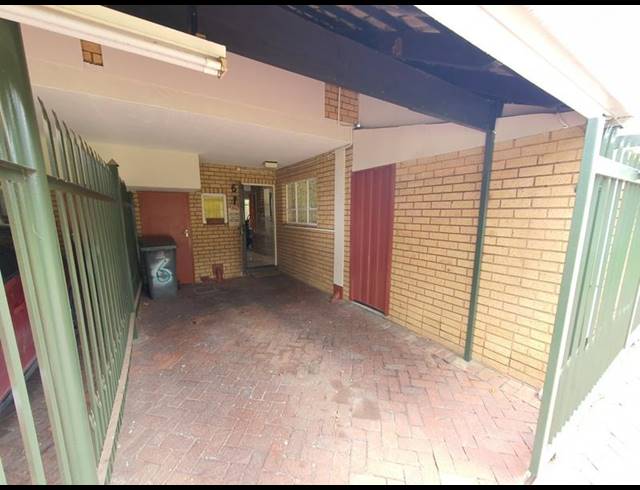 3 BEDROOM TOWNHOUSE FOR SALE IN MAGALIESKRUIN